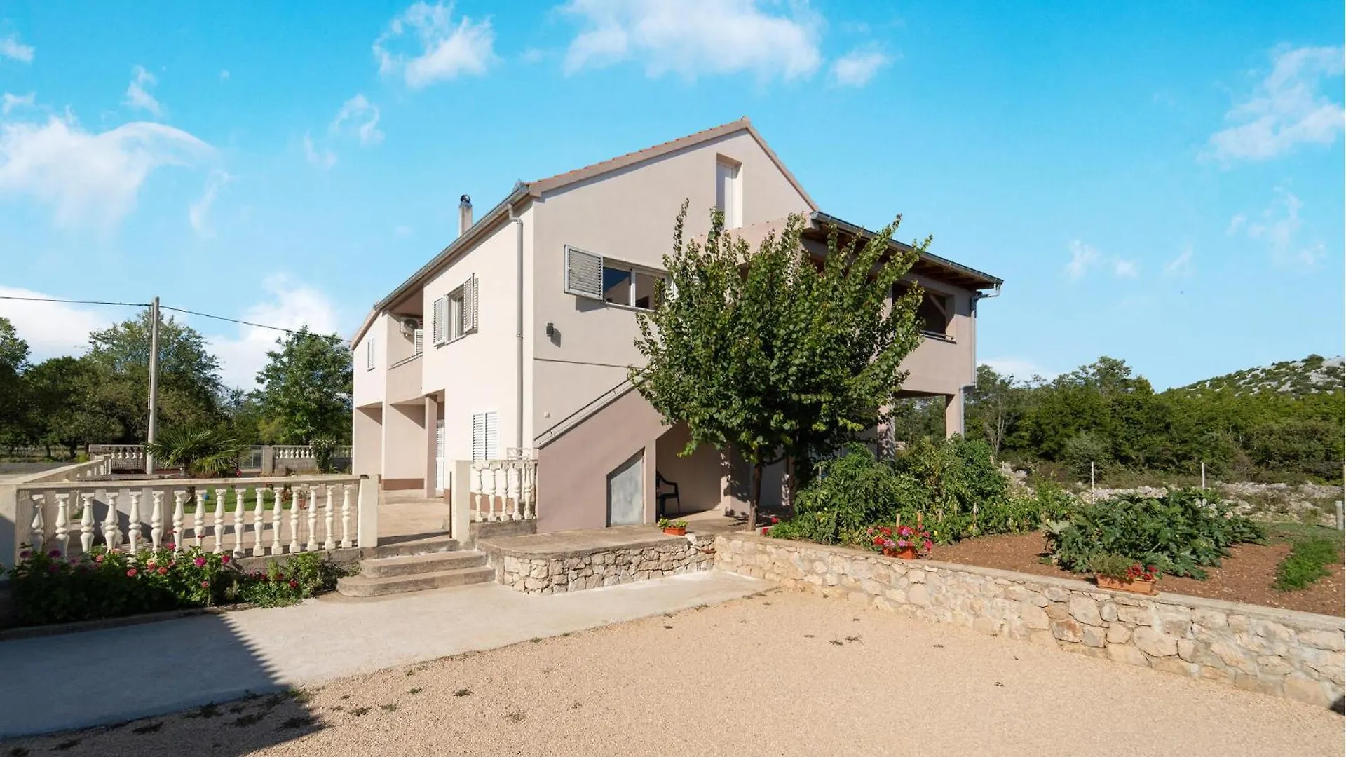 3 Bedroom Nice Apartment In Radasinovci Radosinovac